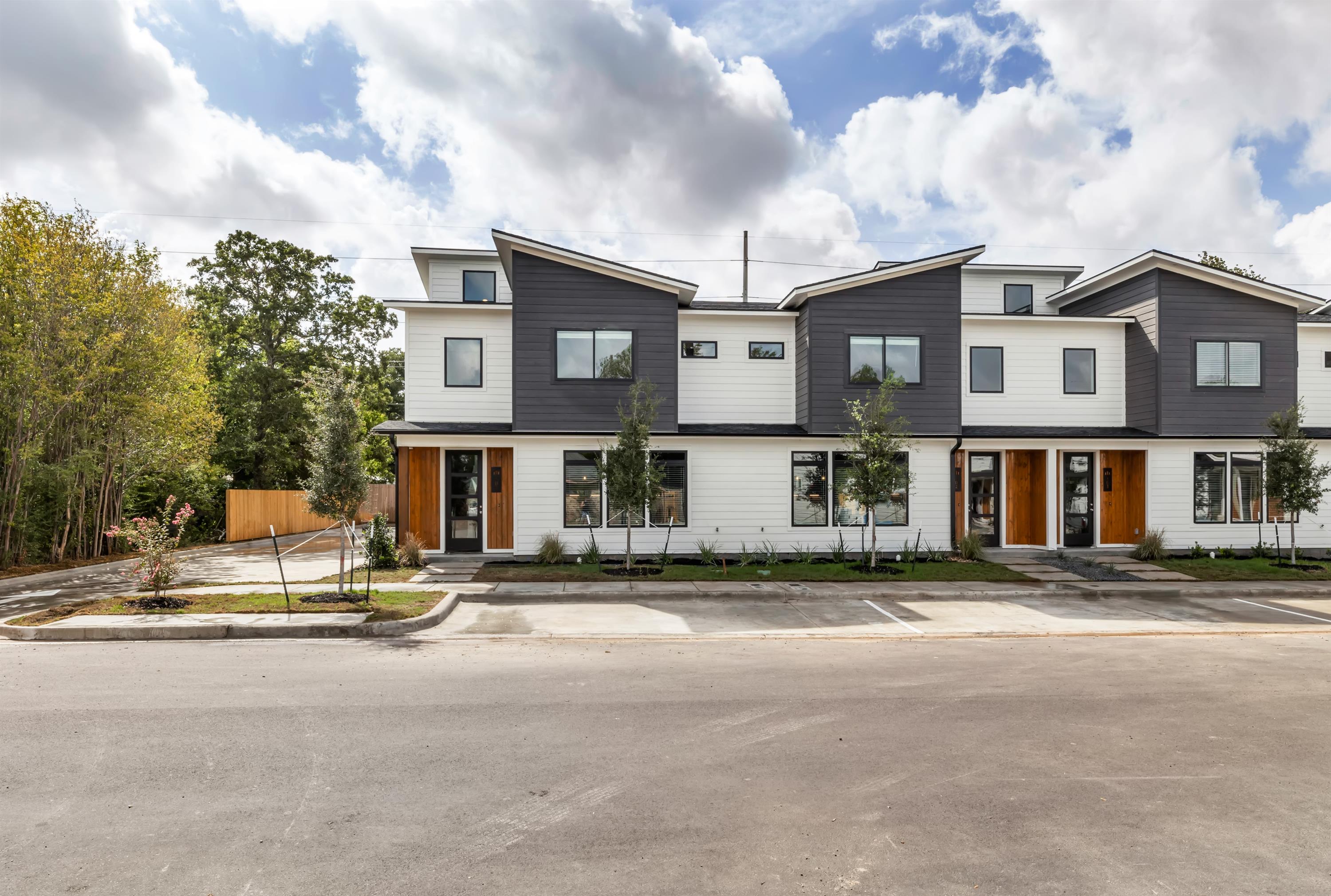 214 Lynn Drive - 301